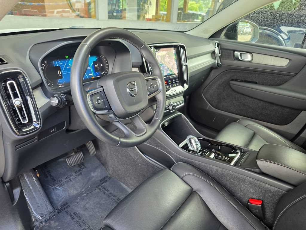Used 2024 Volvo XC40 B5 Plus AWD/4WD image 9