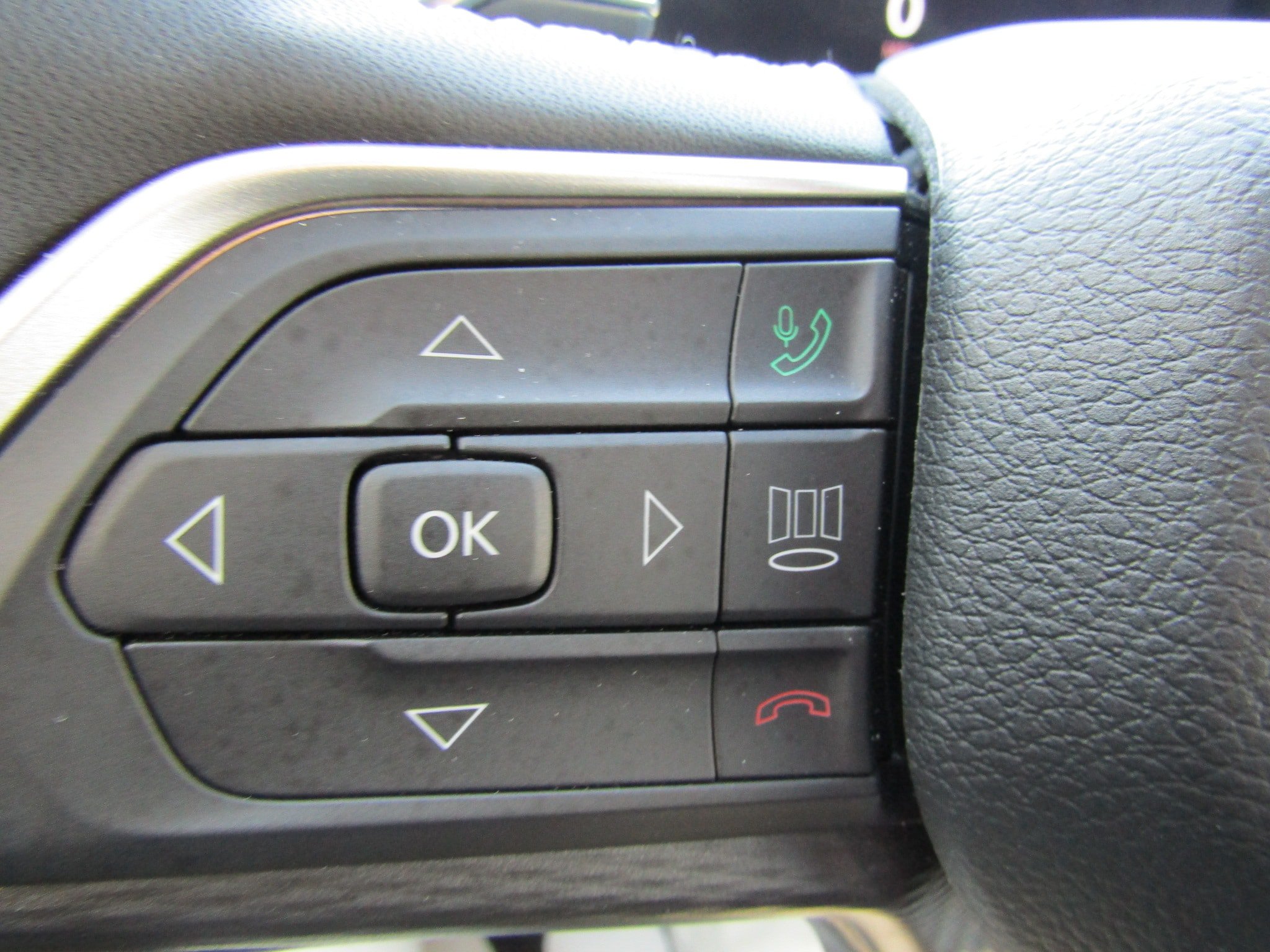 Used 2024 Jeep Grand Cherokee Altitude AWD/4WD image 24
