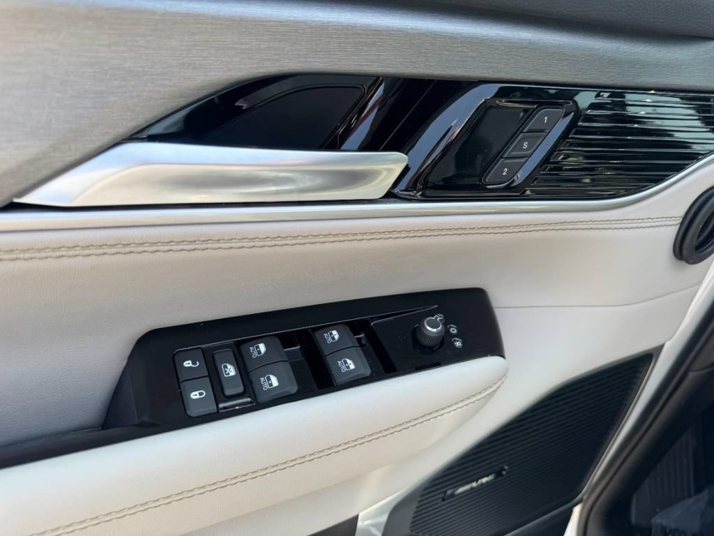 Used 2025 Jeep Wagoneer Series II AWD/4WD image 16