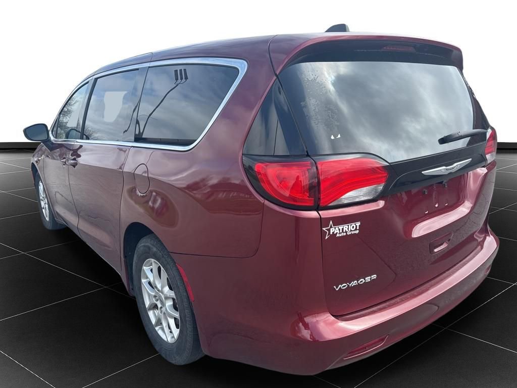 Used 2023 Chrysler Voyager LX image 5