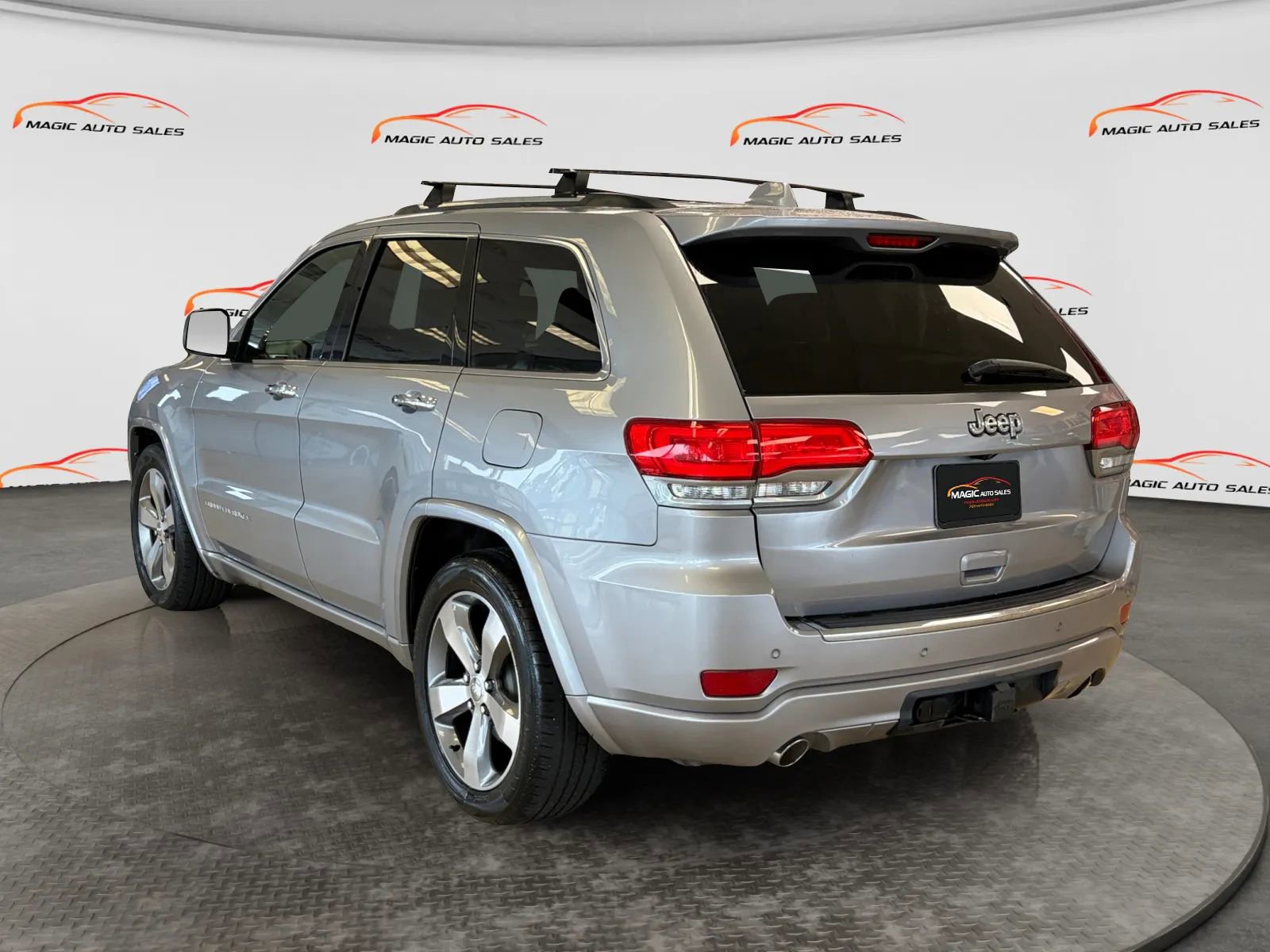 Used 2016 Jeep Grand Cherokee Overland AWD/4WD image 8