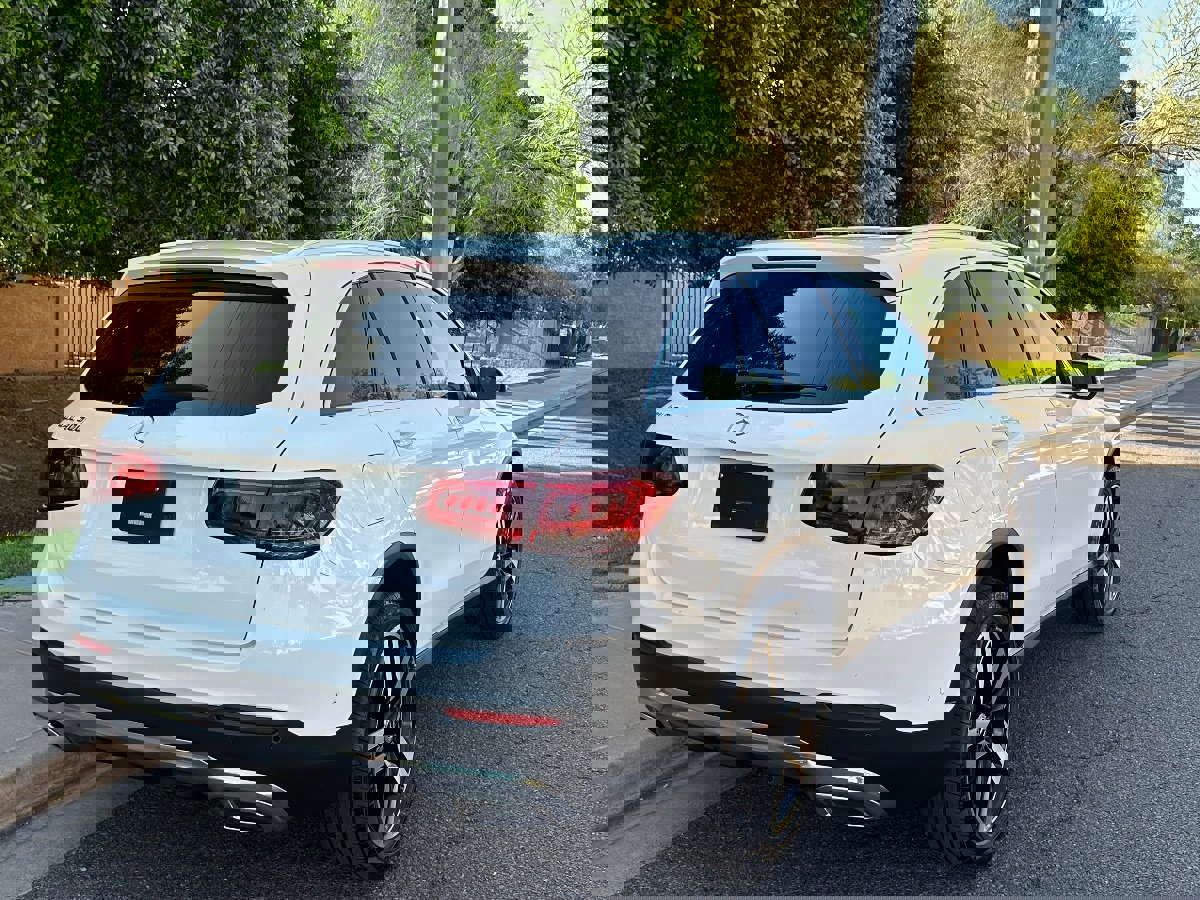 Used 2021 Mercedes-Benz GLC 300 image 8