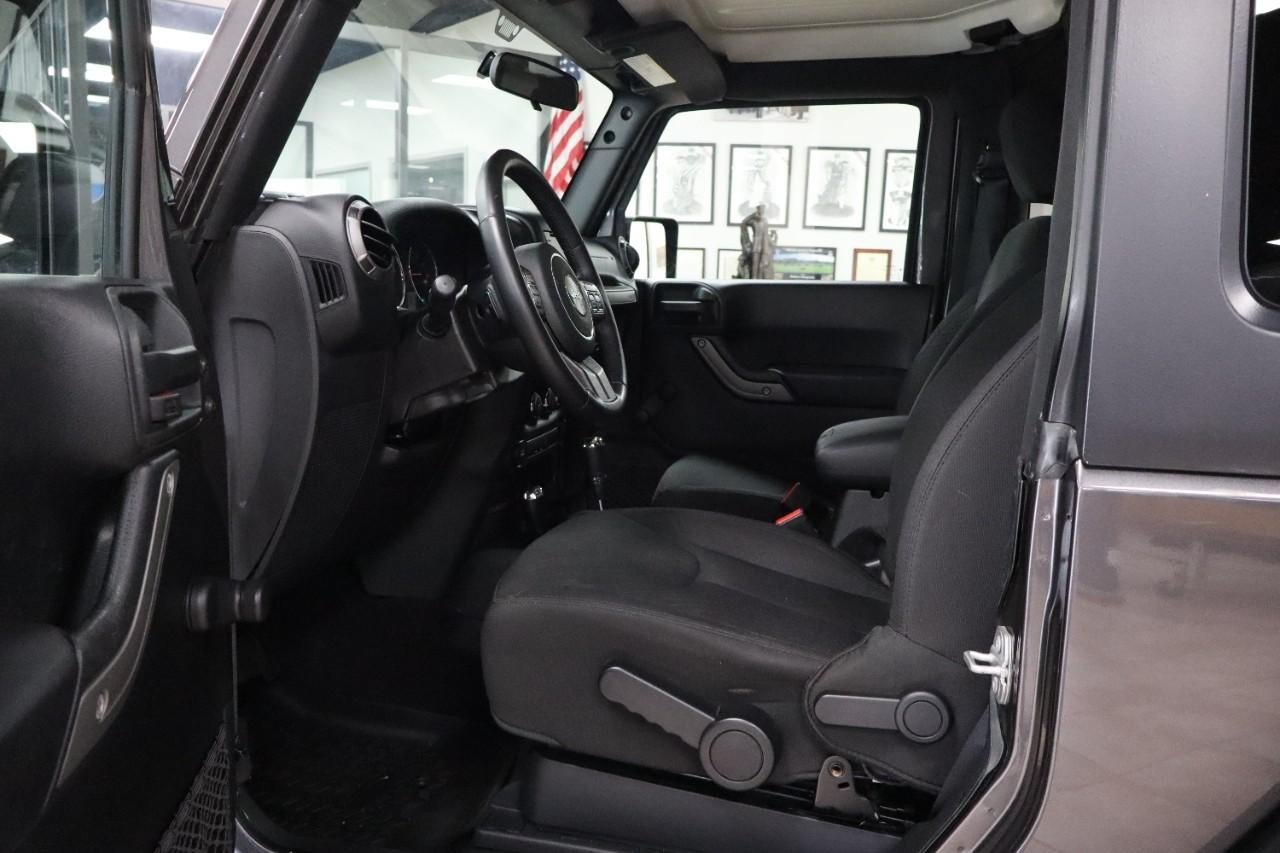 Used 2018 Jeep Wrangler Sport w/ Connectivity Group AWD/4WD image 10