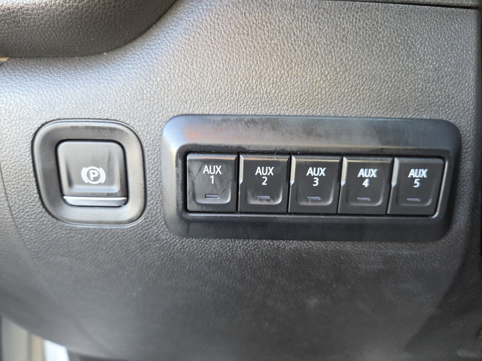 Used 2025 GMC Sierra 3500 Pro w/ Convenience Package image 12