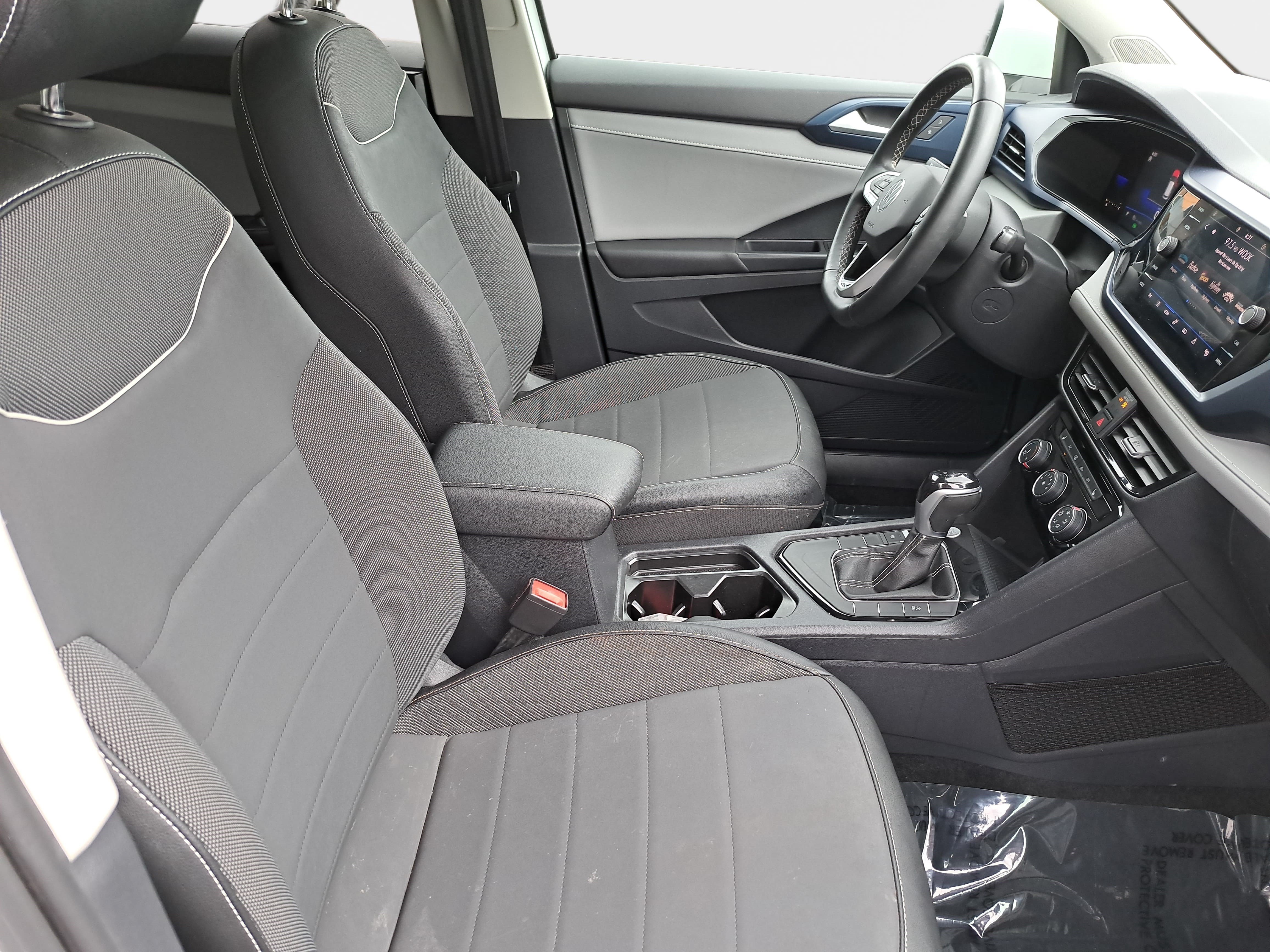 Used 2023 Volkswagen Taos SE w/ Panoramic Sunroof Package FWD image 10