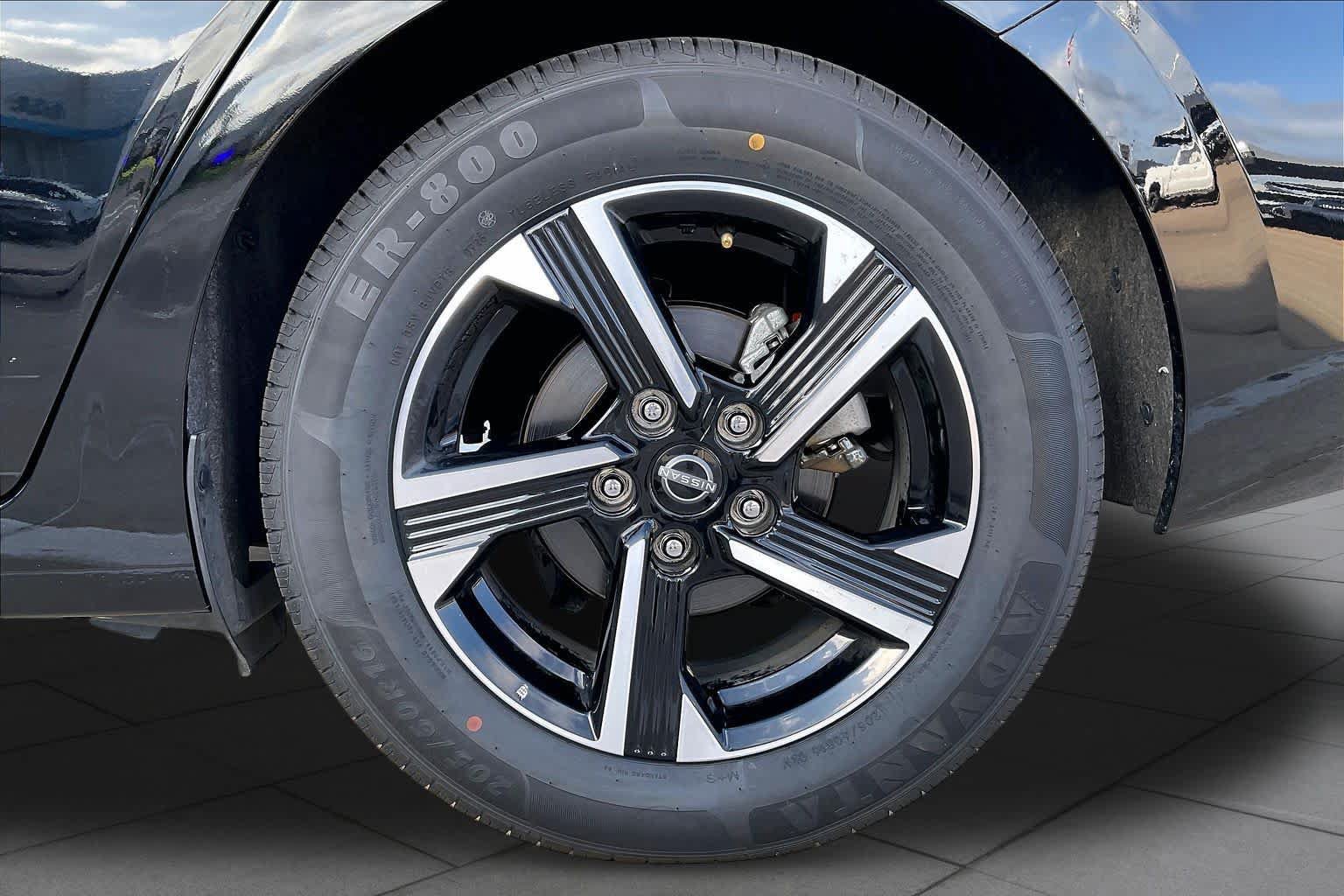 Used 2025 Nissan Sentra SV FWD image 11