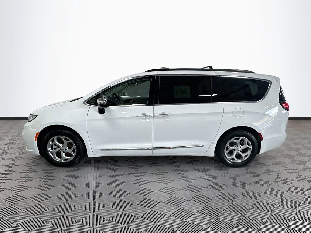 Used 2023 Chrysler Pacifica Limited image 38