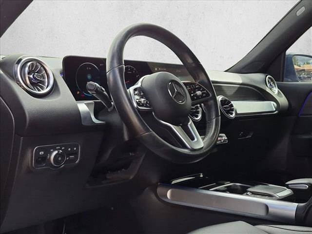 Used 2023 Mercedes-Benz GLB 250 4MATIC w/ Premium Package image 10