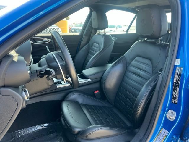 Used 2023 Alfa Romeo Giulia Veloce RWD image 15