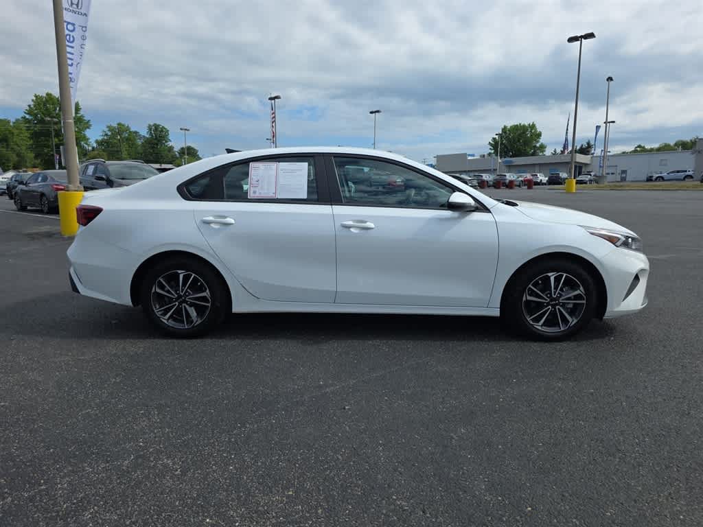 Used 2024 Kia Forte LXS w/ LXS Technology Package FWD image 3