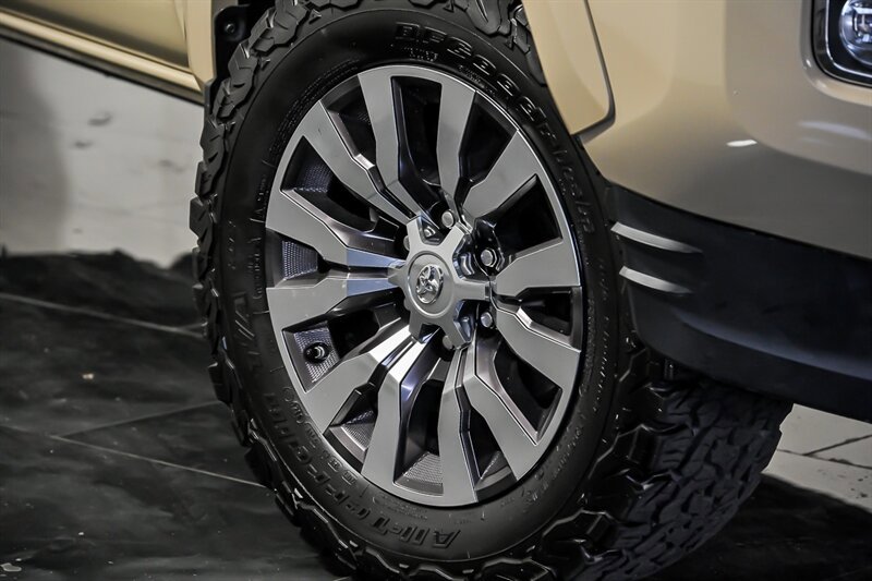 Used 2020 Toyota Tacoma Limited AWD/4WD image 3