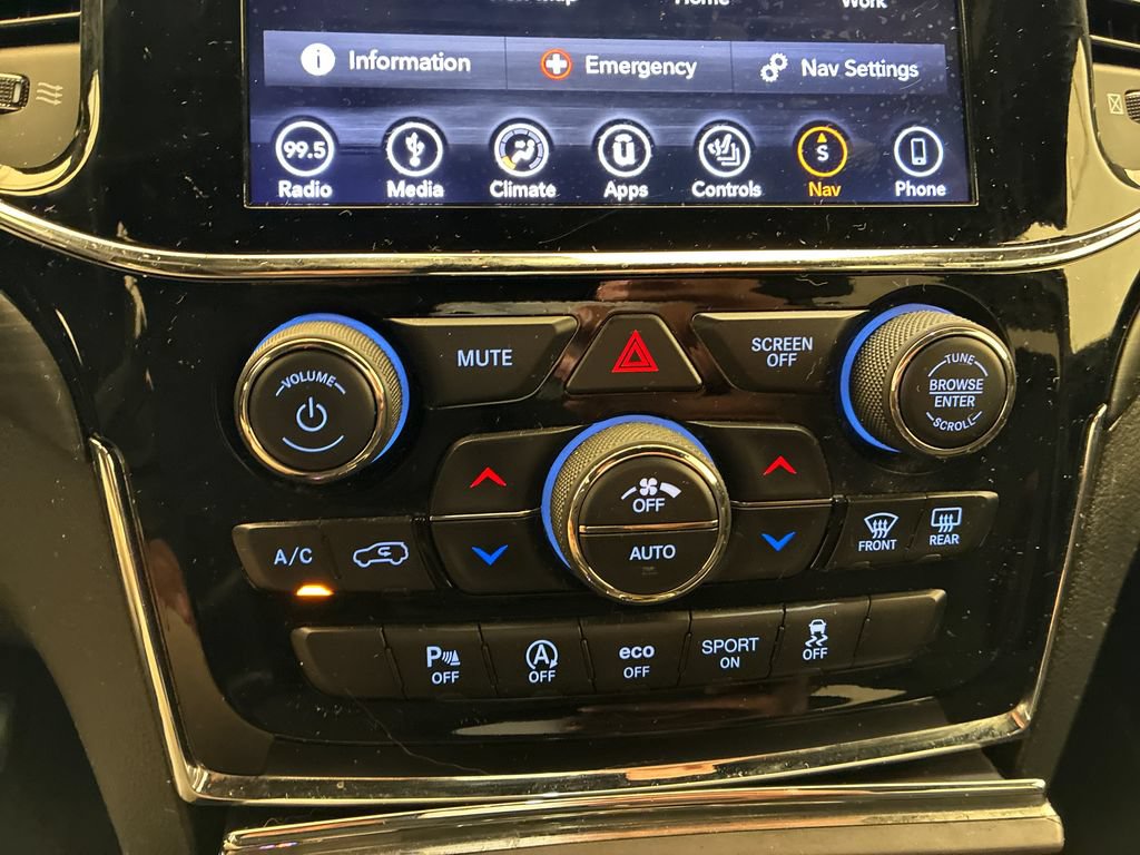 Used 2019 Jeep Grand Cherokee Laredo AWD/4WD image 15