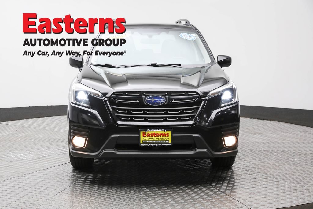 Used 2023 Subaru Forester Premium image 2