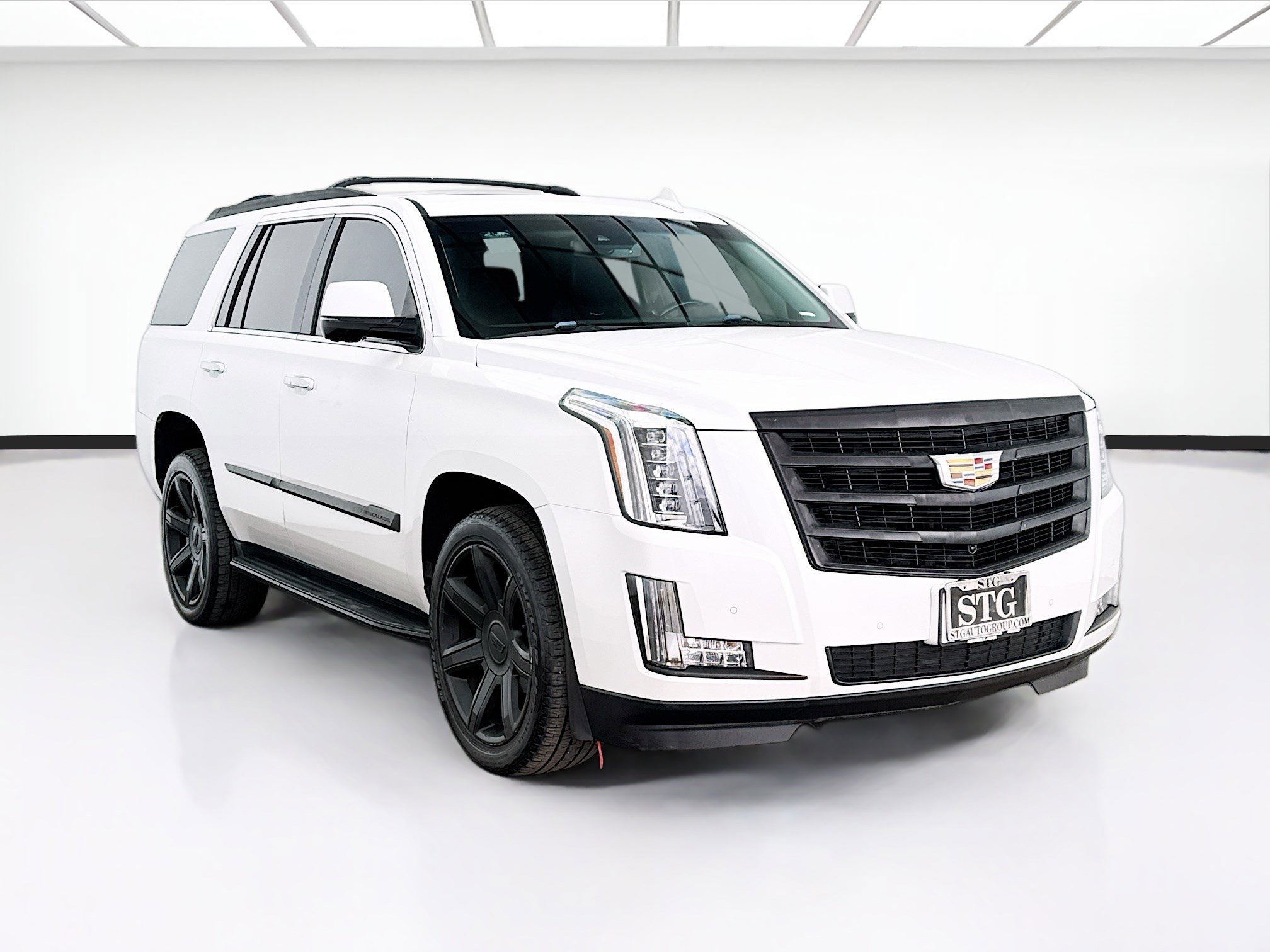 Used 2016 Cadillac Escalade Luxury image 3