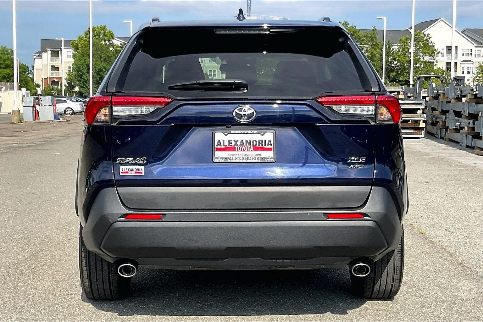 Used 2020 Toyota RAV4 XLE Premium AWD/4WD image 4