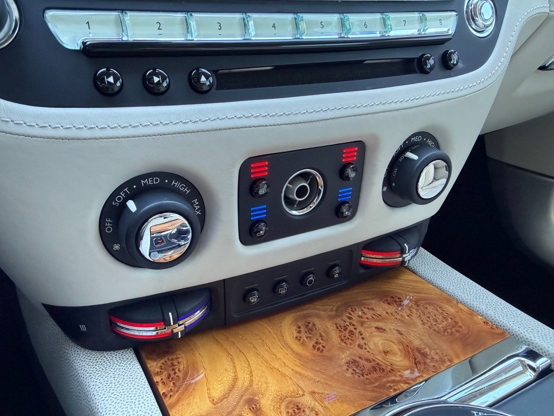 Used 2014 Rolls-Royce Wraith image 31