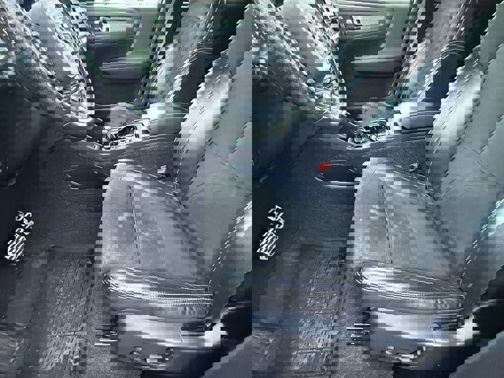 Used 2021 Volvo XC40 T4 R-Design w/ Advanced Package image 12