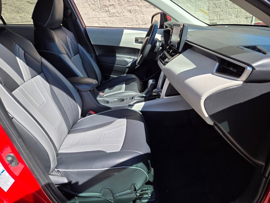 Used 2022 Toyota Corolla Cross LE image 19