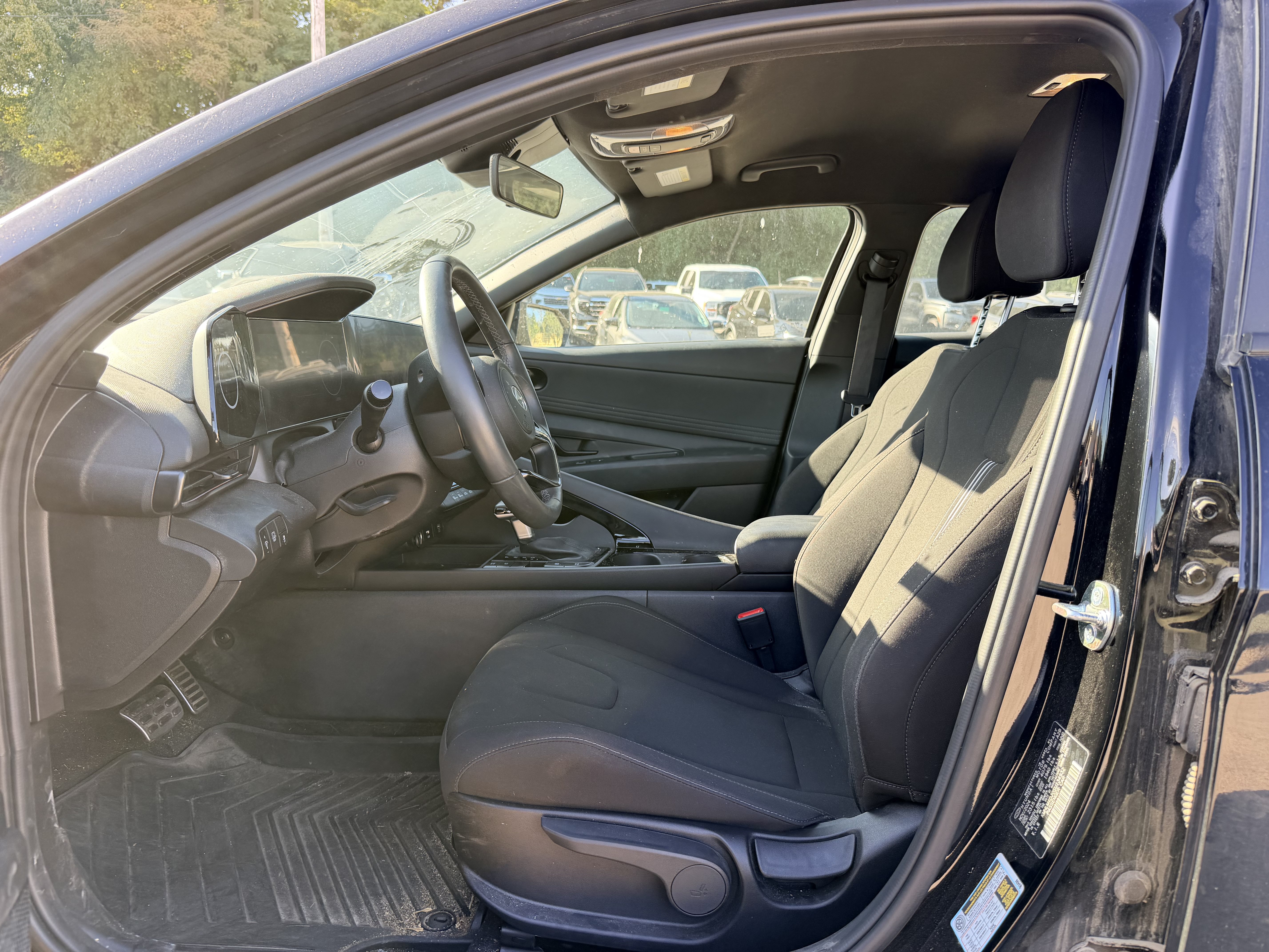 Used 2025 Hyundai Elantra SEL FWD image 13