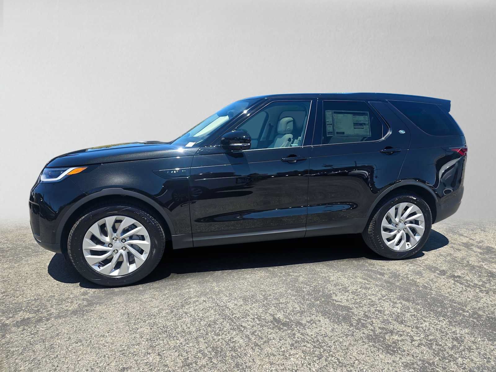 New 2026 Land Rover Discovery S AWD/4WD image 2