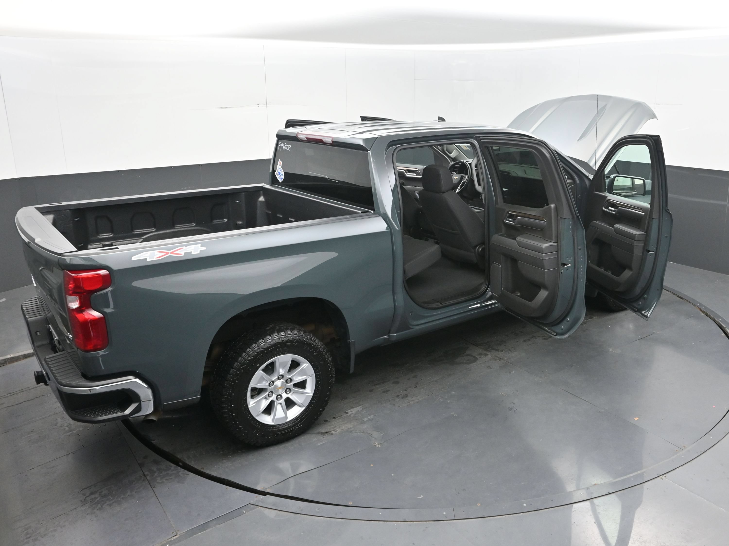 Used 2025 Chevrolet Silverado 1500 LT AWD/4WD image 44