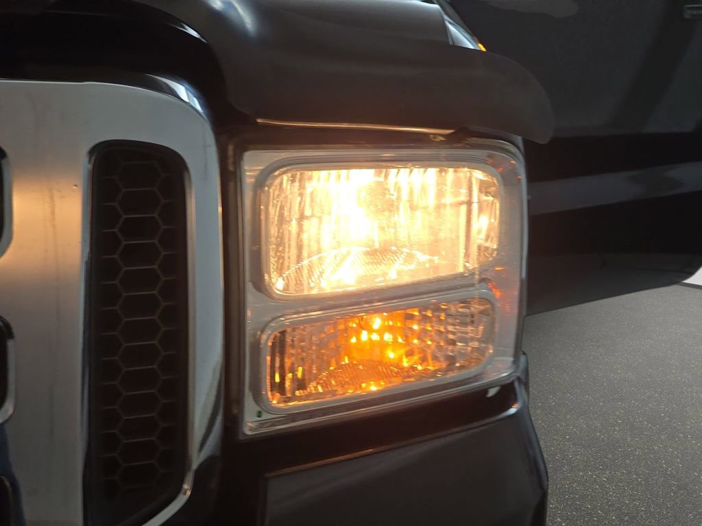 Used 2005 Ford F350 Lariat AWD/4WD image 23