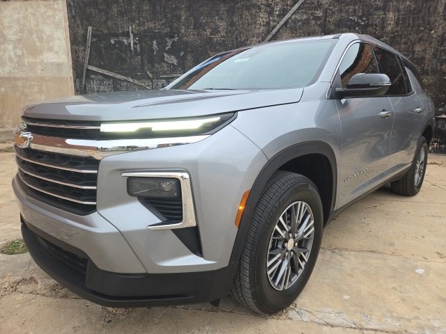 Used 2025 Chevrolet Traverse LT