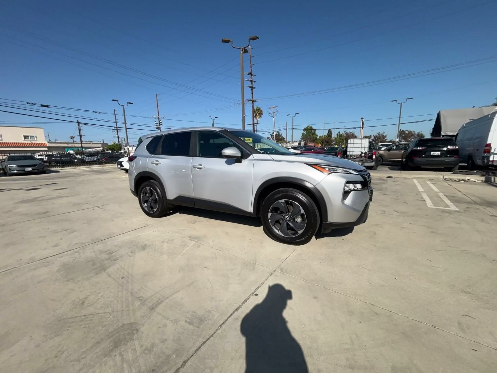 Used 2025 Nissan Rogue SV FWD image 2