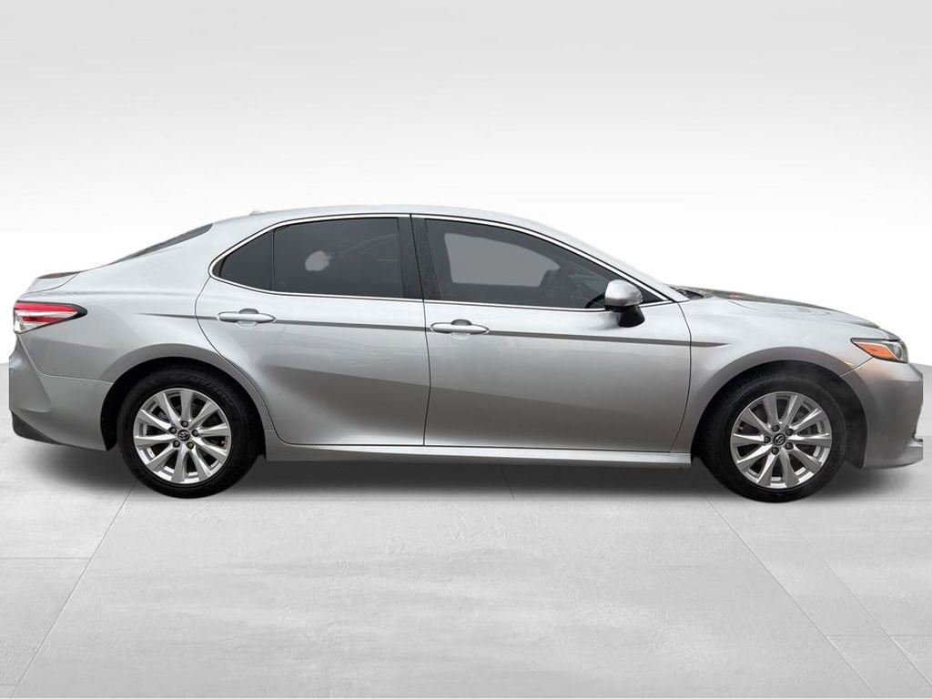 Used 2019 Toyota Camry LE image 6
