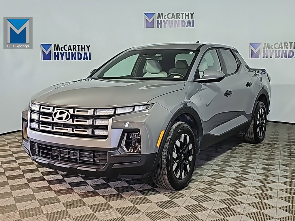 Used 2025 Hyundai Santa Cruz SE image 2