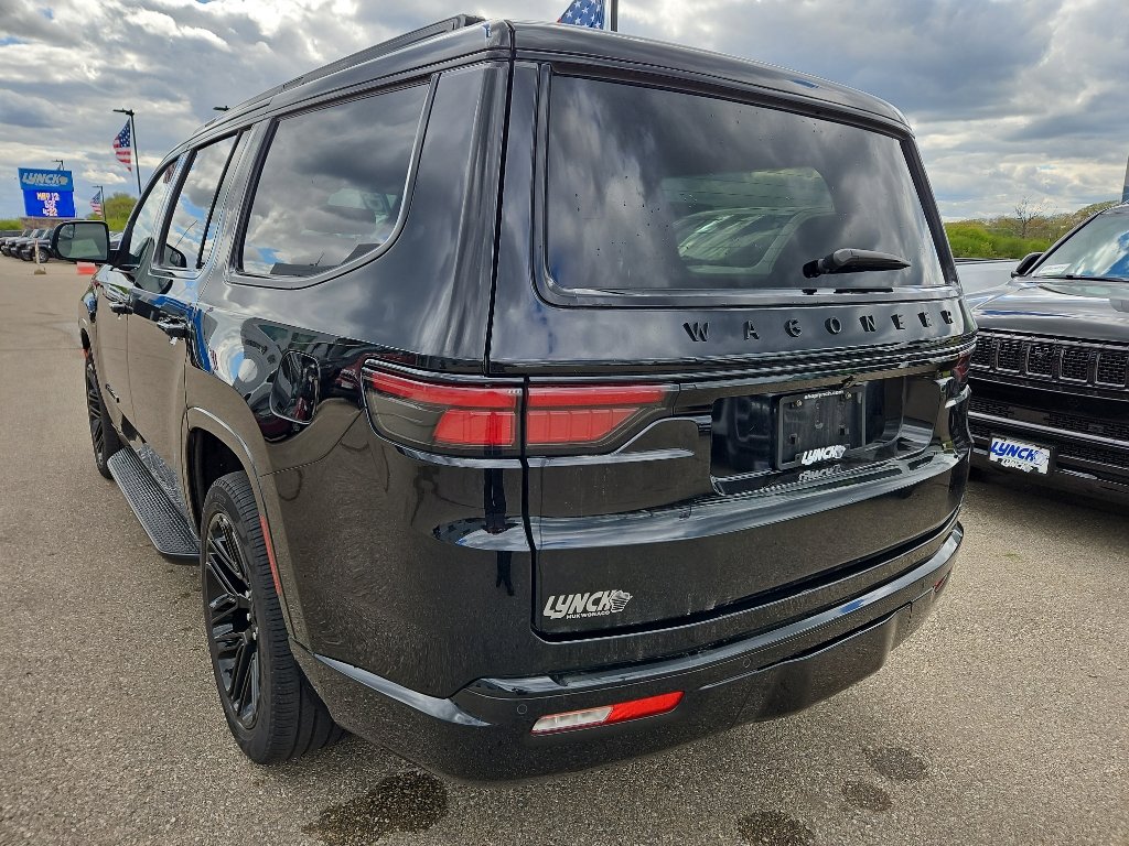 Used 2024 Jeep Wagoneer Series II AWD/4WD image 5