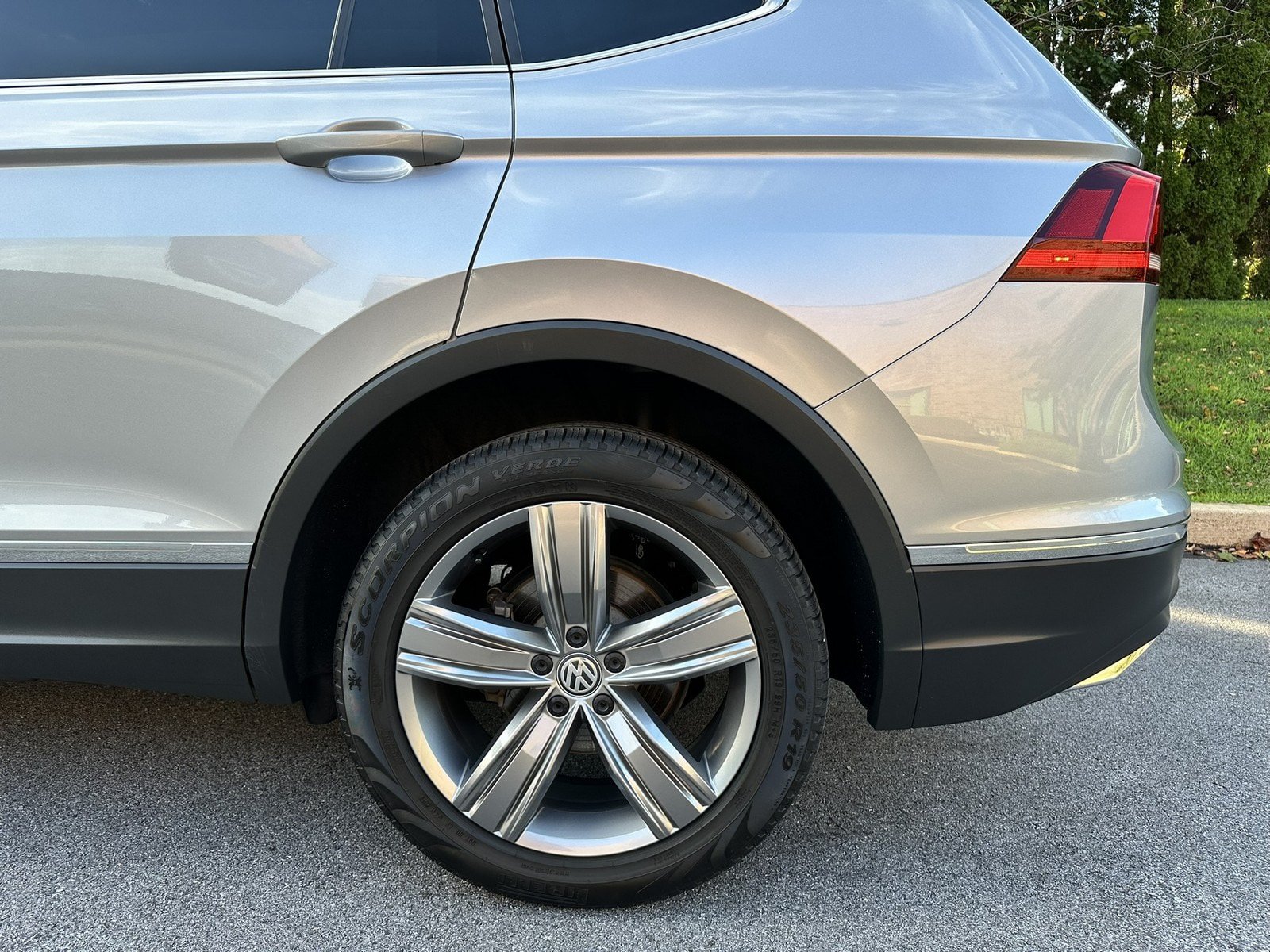 Used 2020 Volkswagen Tiguan SEL AWD/4WD image 93