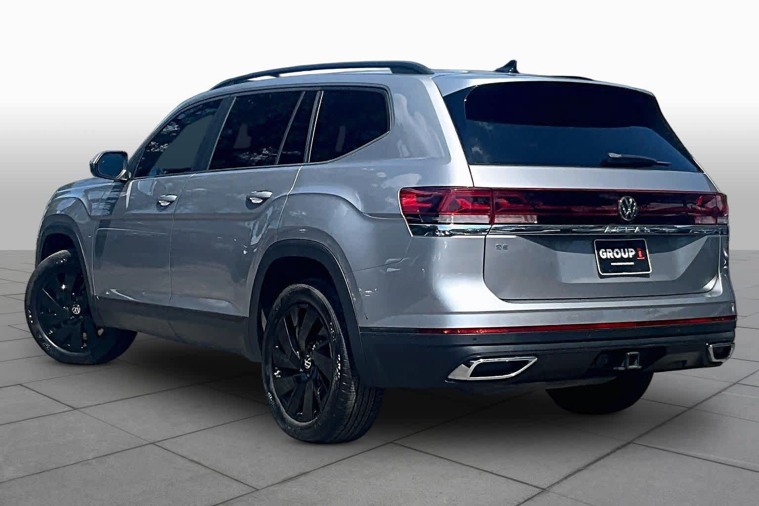 Used 2024 Volkswagen Atlas SE FWD image 12