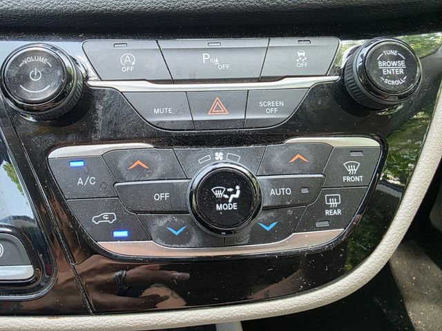 Used 2020 Chrysler Pacifica Limited FWD image 25