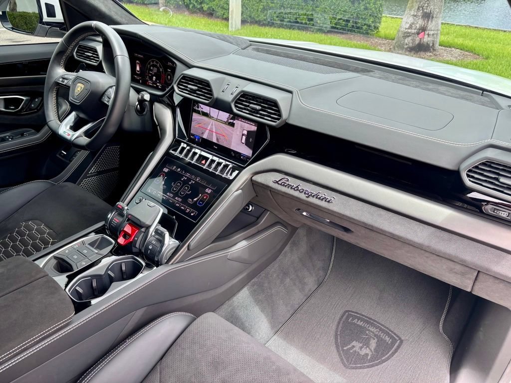 Used 2024 Lamborghini Urus S AWD/4WD image 25