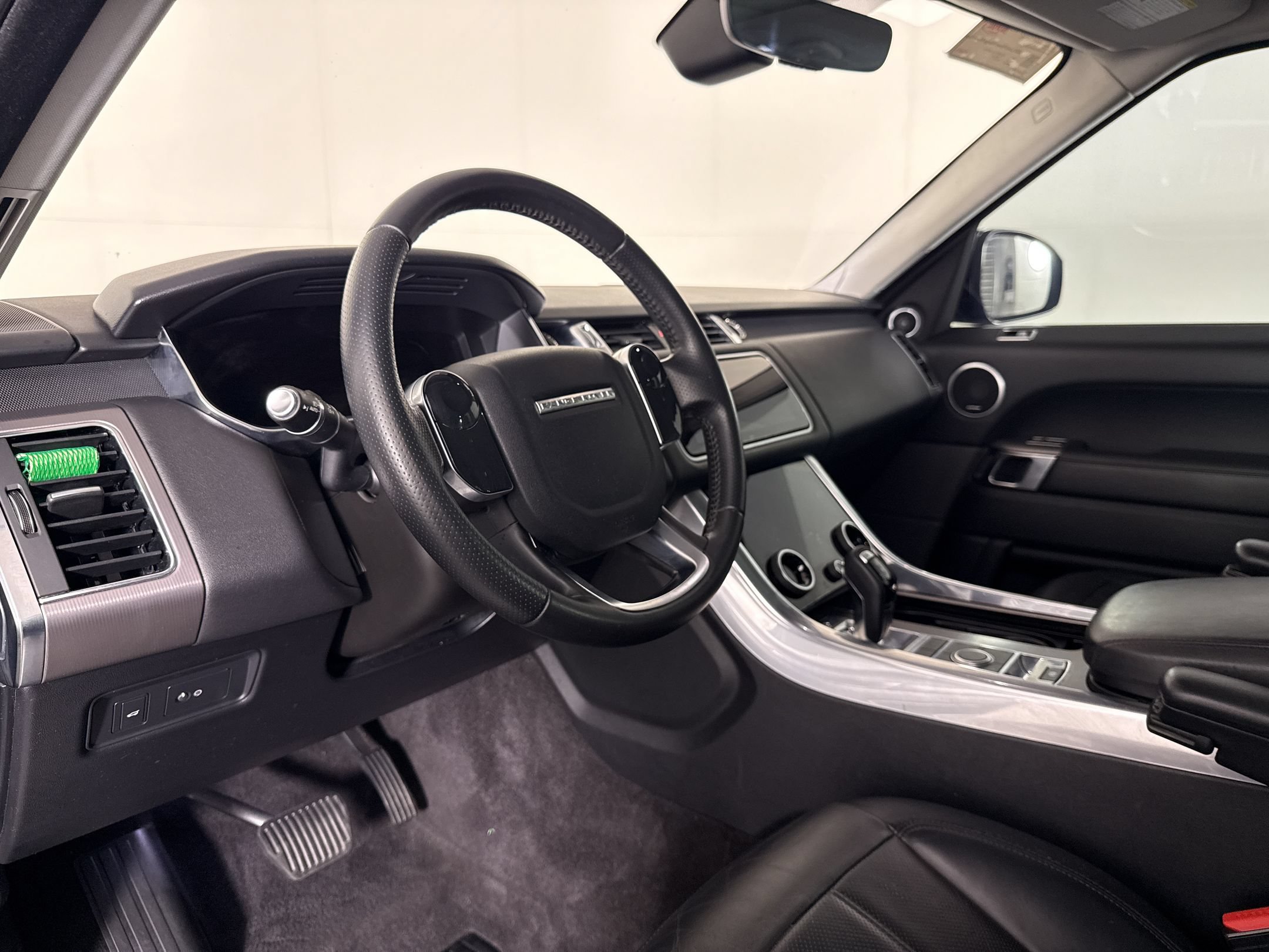 Used 2020 Land Rover Range Rover Sport HSE AWD/4WD image 4