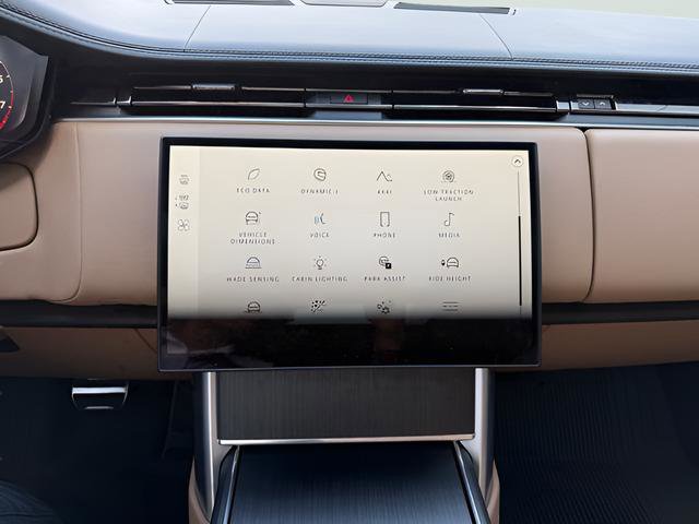 Certified 2025 Land Rover Range Rover SE AWD/4WD image 23