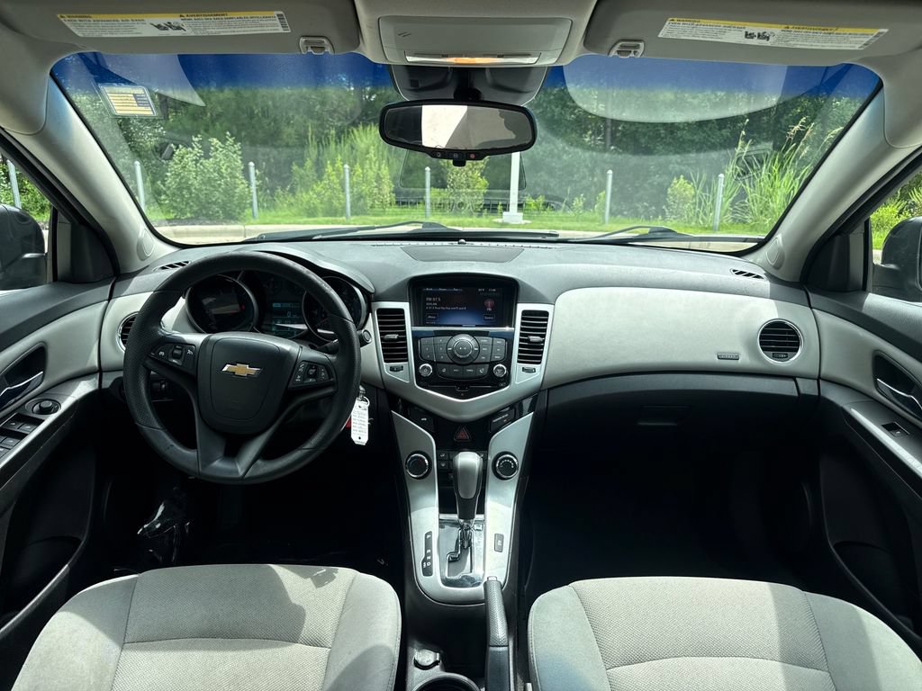 Used 2015 Chevrolet Cruze LT w/ Technology Package FWD image 16
