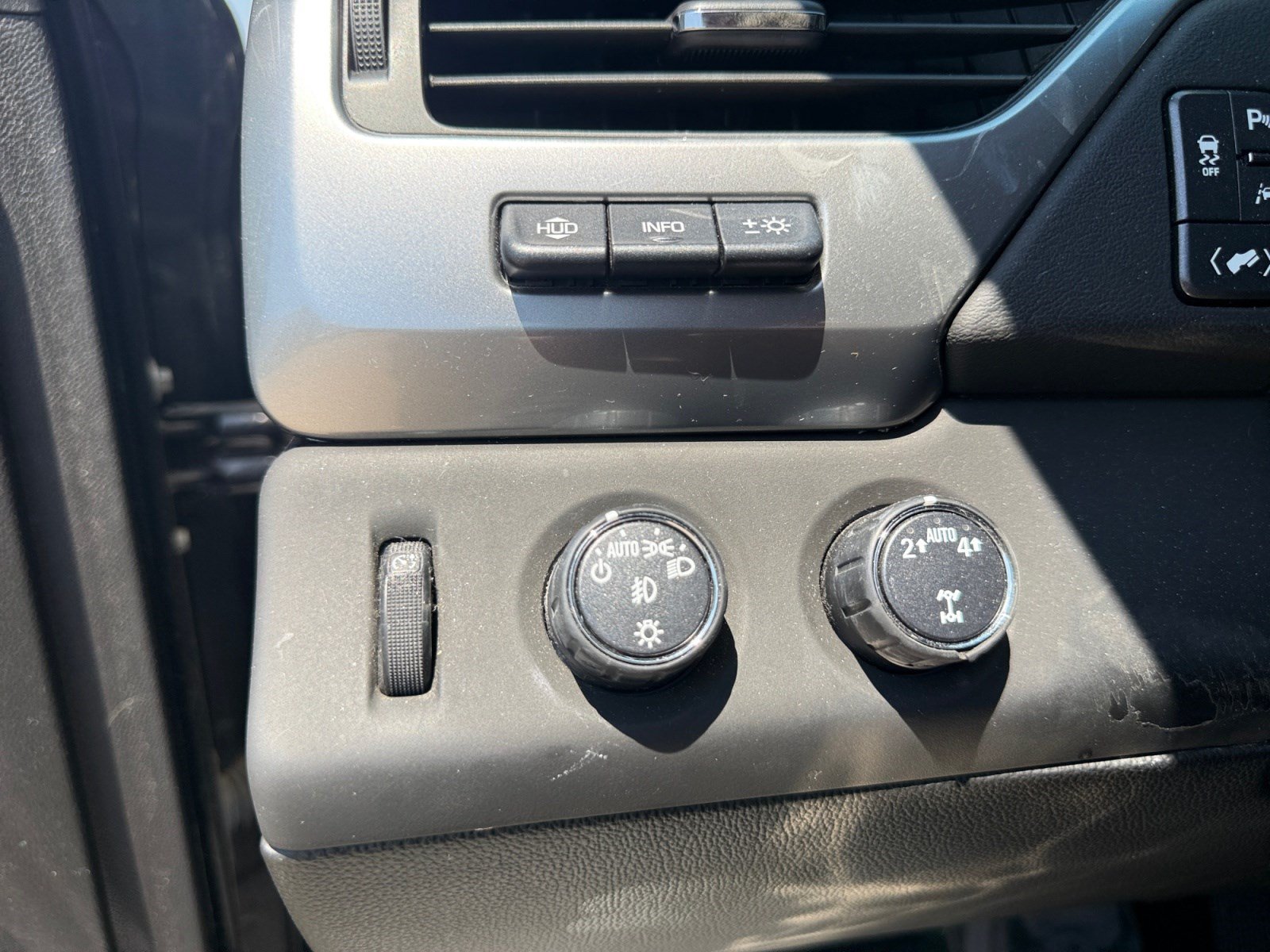 Used 2018 Chevrolet Suburban Premier AWD/4WD image 29