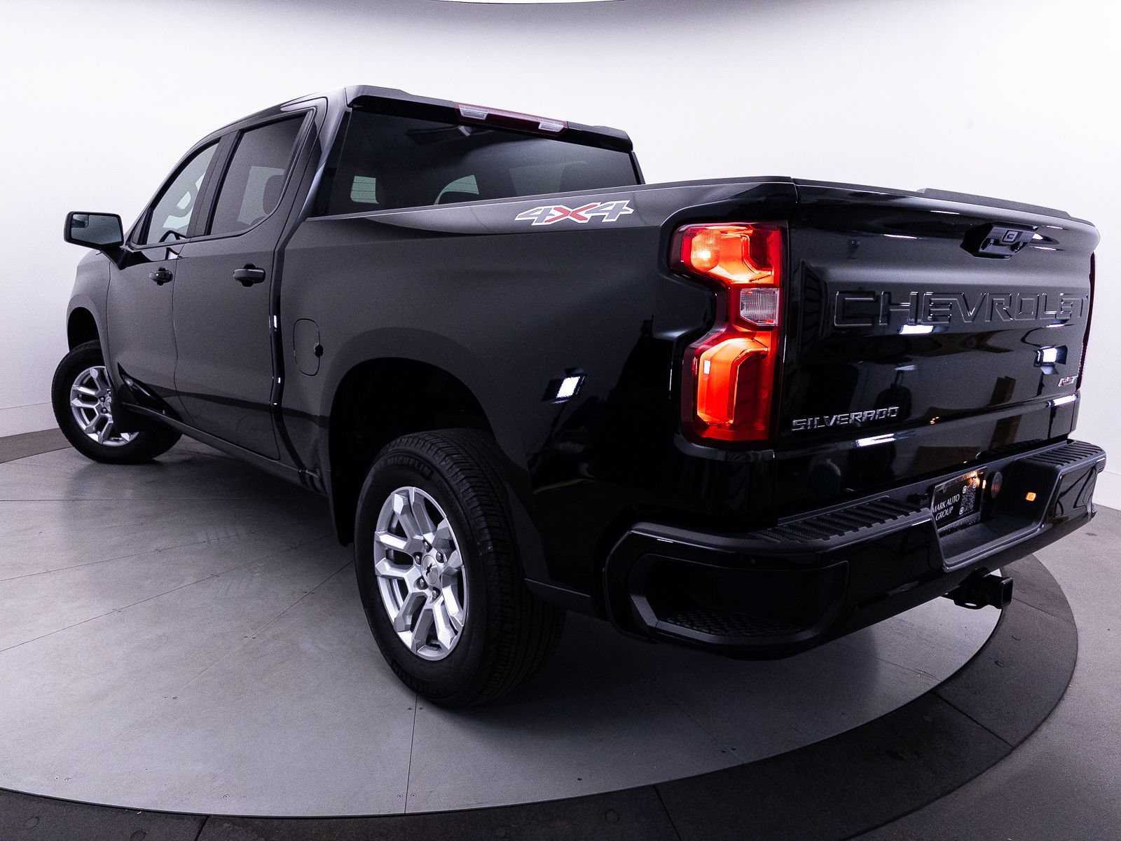 Used 2025 Chevrolet Silverado 1500 RST AWD/4WD image 4