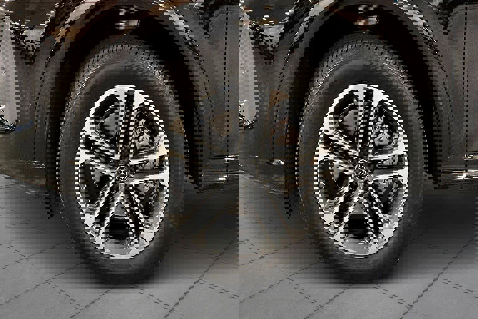 Used 2025 Audi Q5 Premium w/ Convenience Package image 11