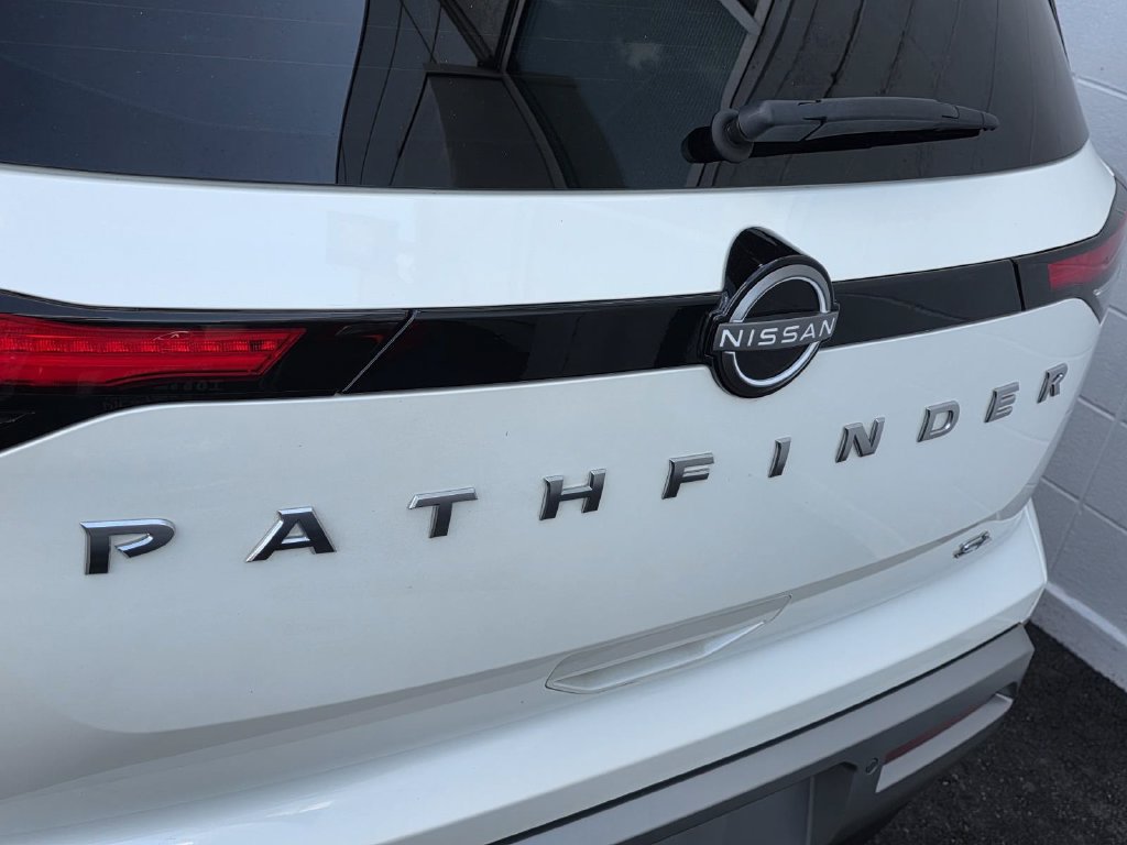 Used 2024 Nissan Pathfinder SL w/ SL Premium Package FWD image 32