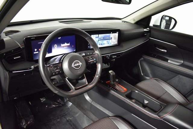 Certified 2025 Nissan Kicks SR image 12
