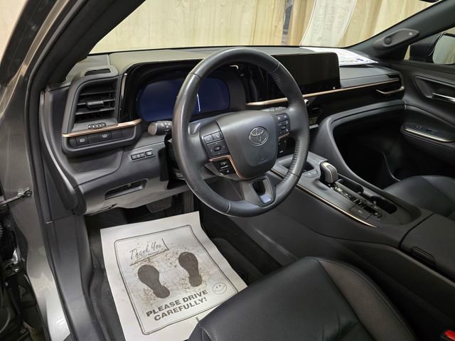 Used 2023 Toyota Crown Limited w/ Advanced Technology Package image 17