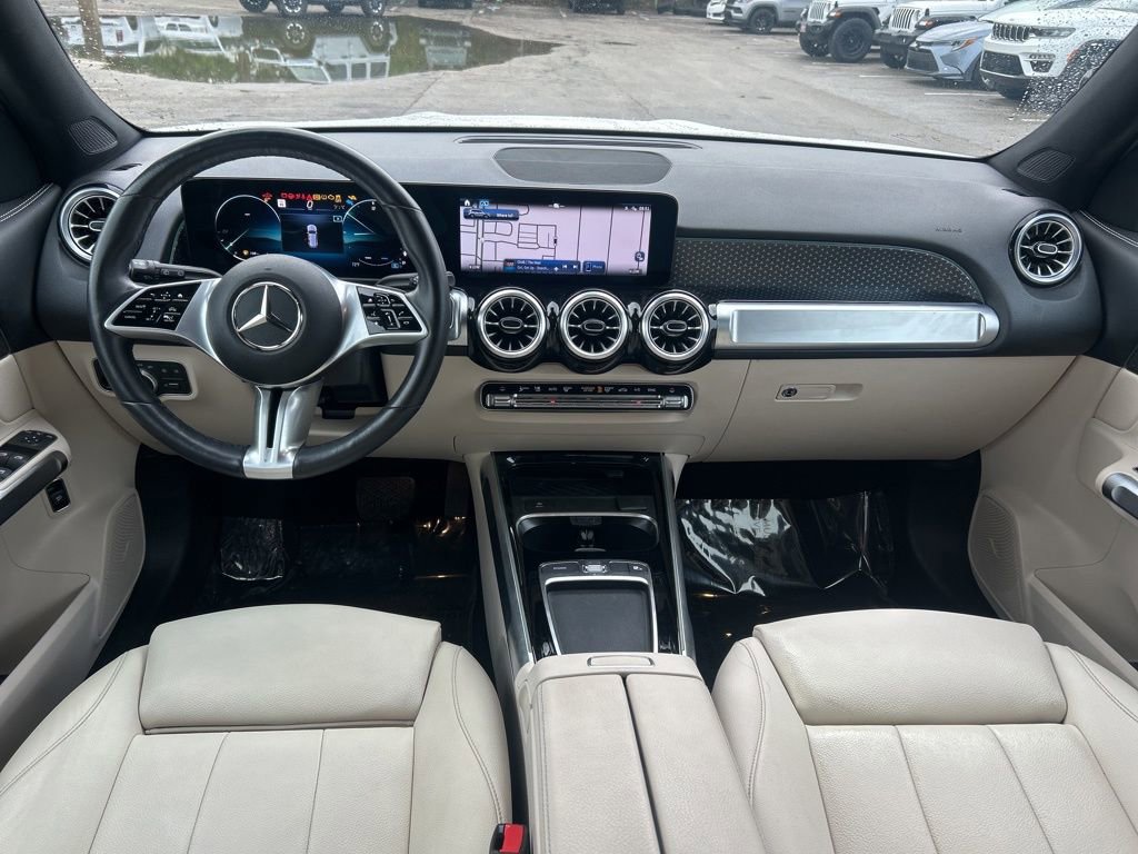 Used 2025 Mercedes-Benz GLB 250 4MATIC image 32