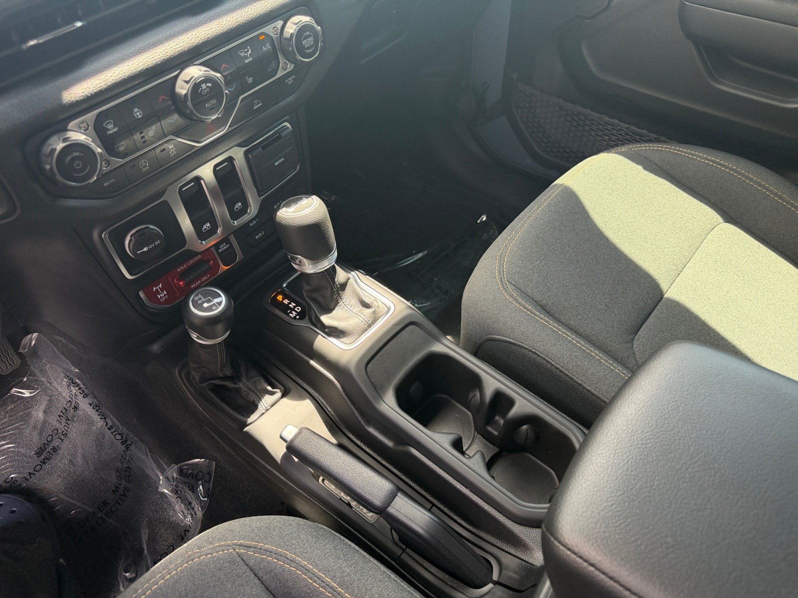 Used 2025 Jeep Wrangler Sport AWD/4WD image 15