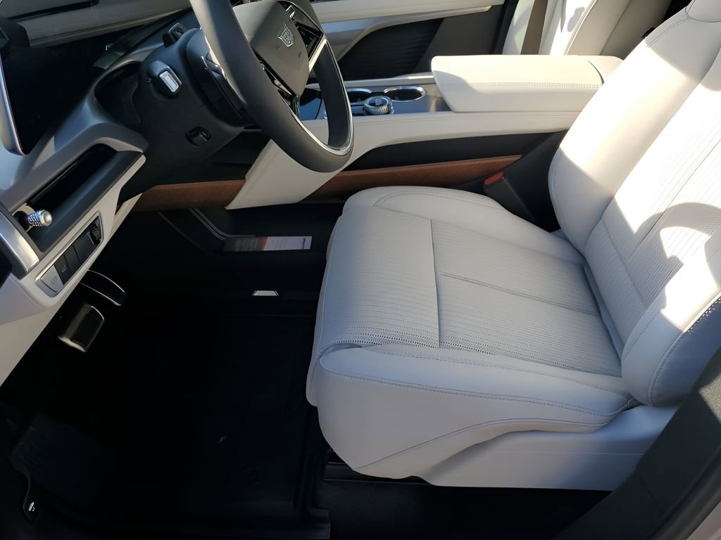 New 2026 Cadillac Vistiq Luxury w/ LPO, Floor Liner Package image 32