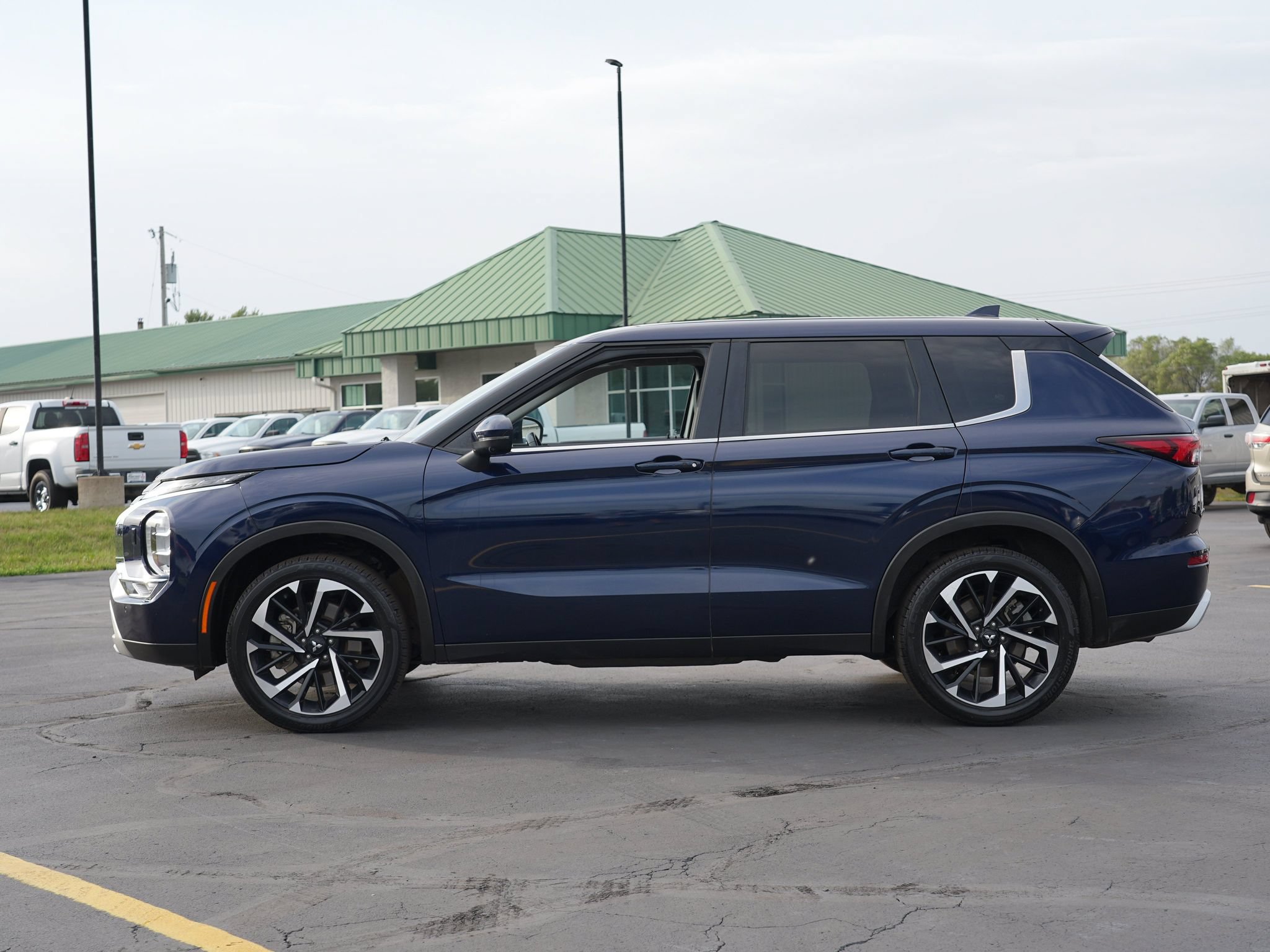 Used 2024 Mitsubishi Outlander SE AWD/4WD image 7