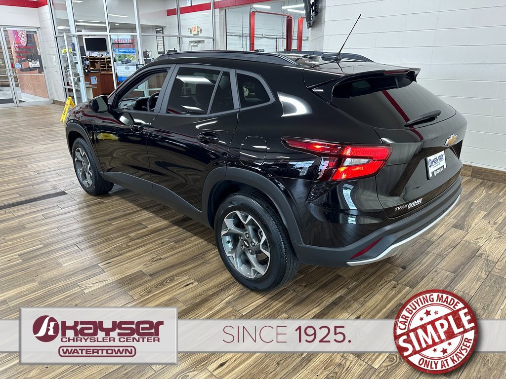 Used 2024 Chevrolet Trax LT image 3