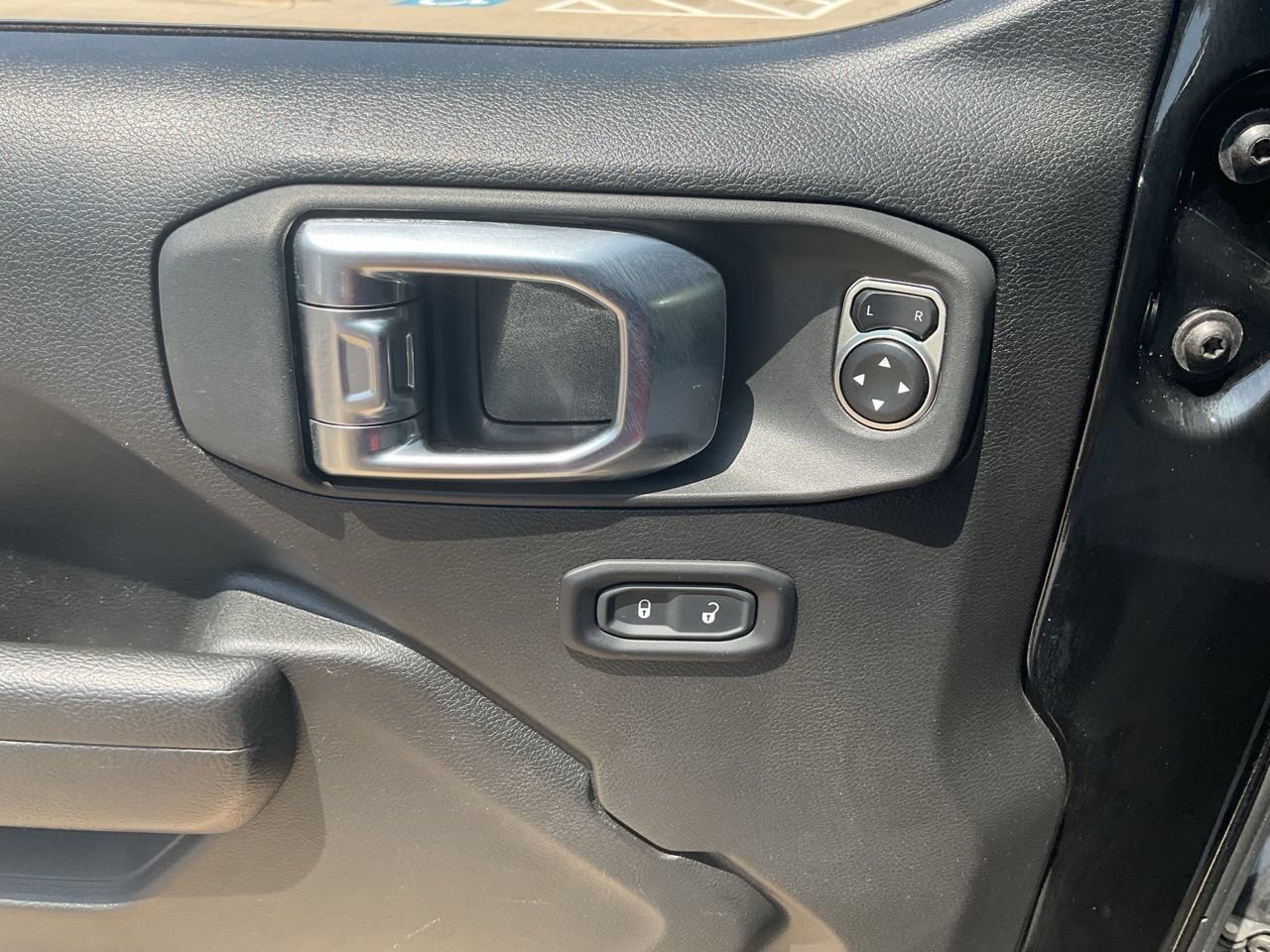 Used 2025 Jeep Wrangler Unlimited Sport AWD/4WD image 15